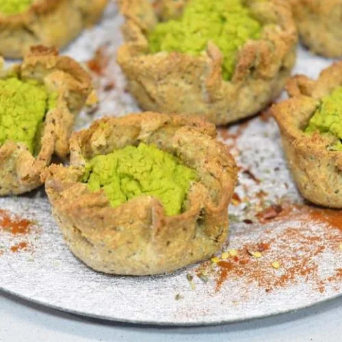 Healthy qassatat tal-pizelli (Maltese pea pies)