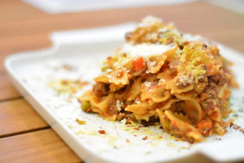 Maltese Ghagin il-Forn using Farfalle
