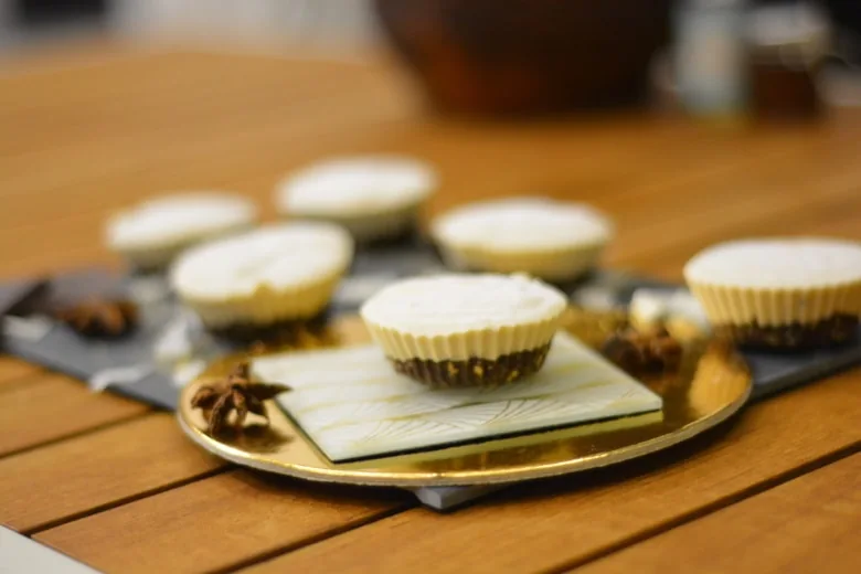 Healthy Mini cheesecakes with yogurt and tahini